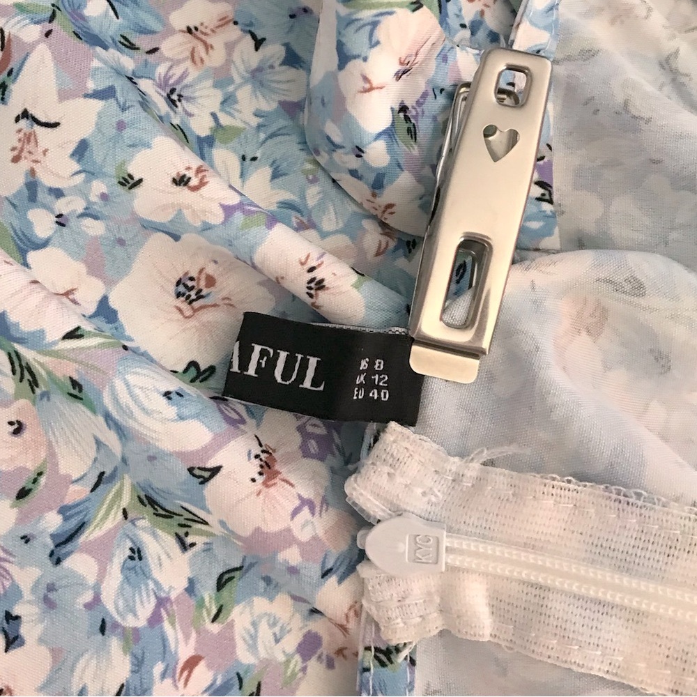 ZAFUL Brand Blue Ditsy Floral Sleeveless Peekaboo Ruffle Hem Dress size 8 in EUC - Picture 13 of 15